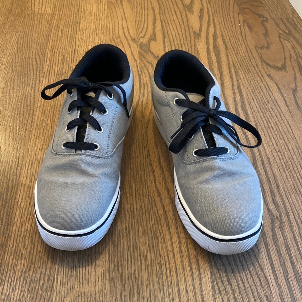 Men’s size 10 Heelys